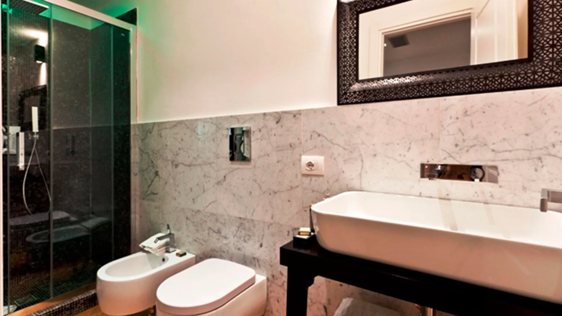 Vanity Navona Rome