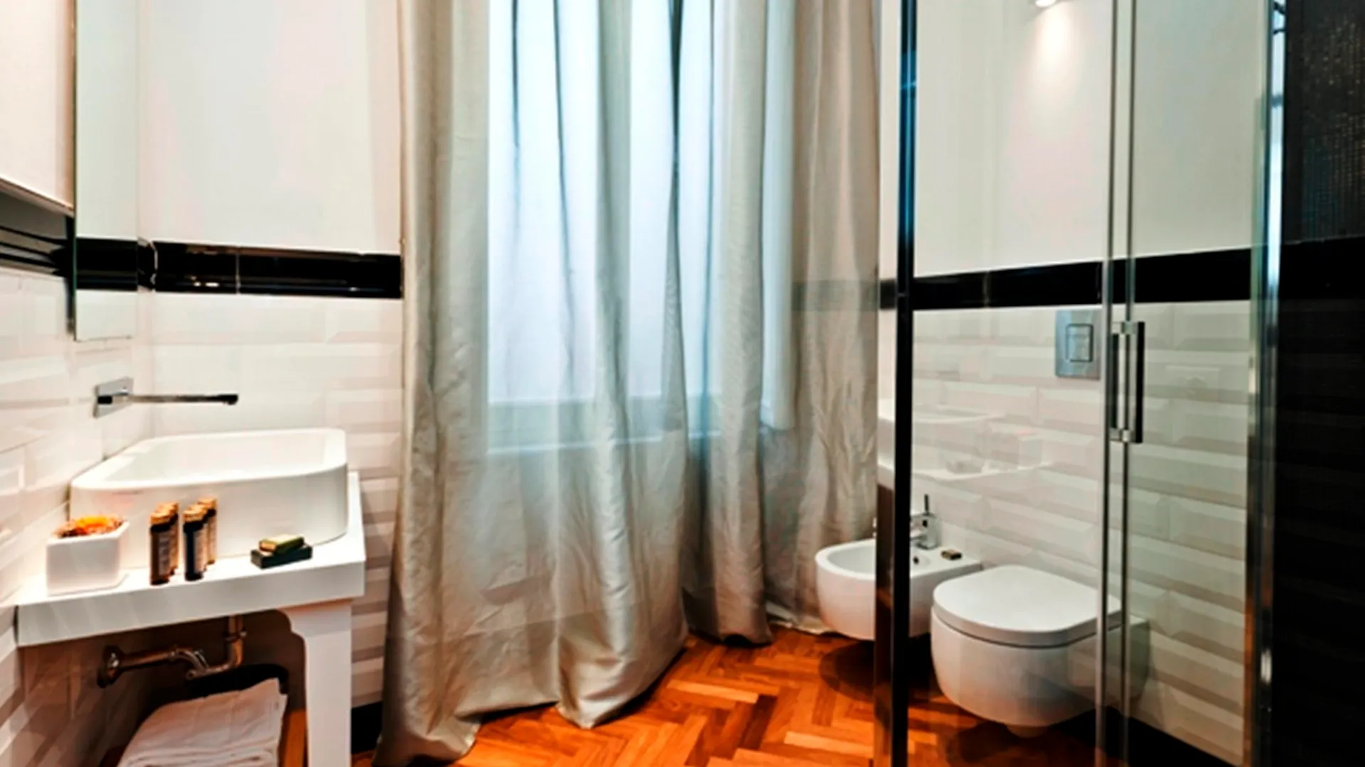 Vanity Navona Italy