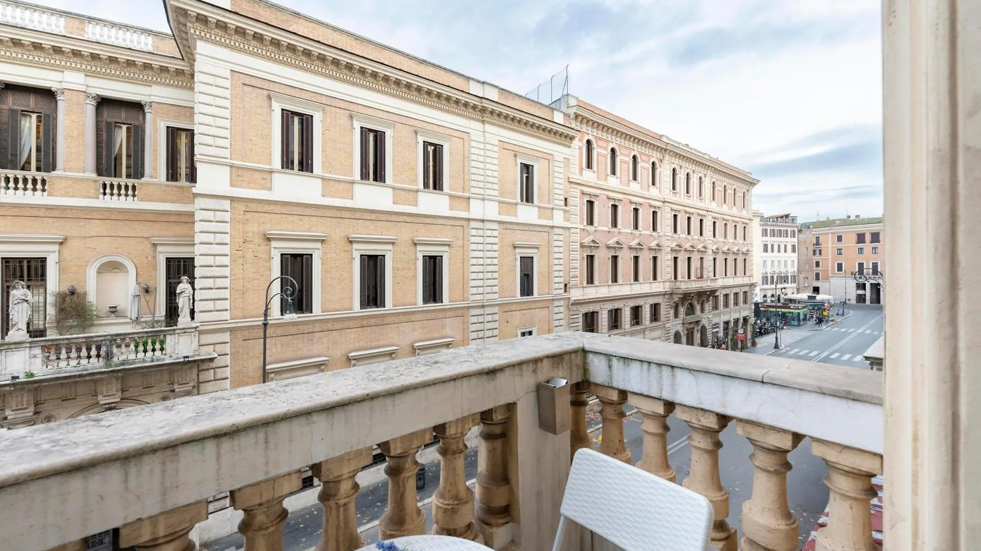 Vanity Navona