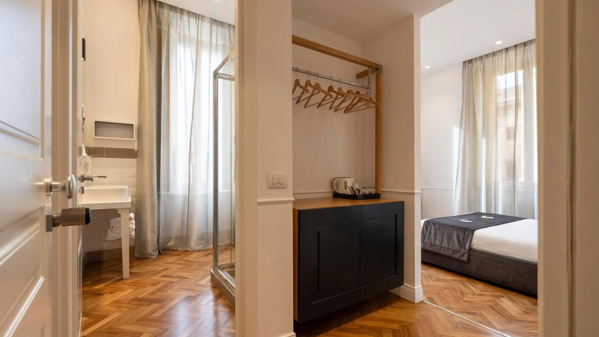Vanity Navona Rom